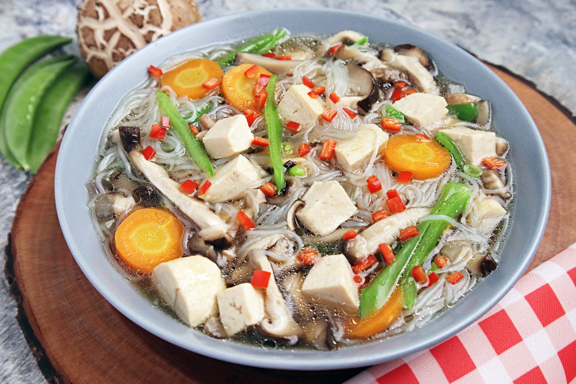 Schnelle Glasnudelsuppe mit Tofu