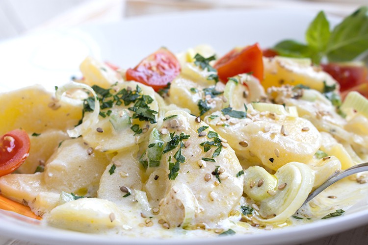 Low Carb Kartoffelsalat mit Leinsamen