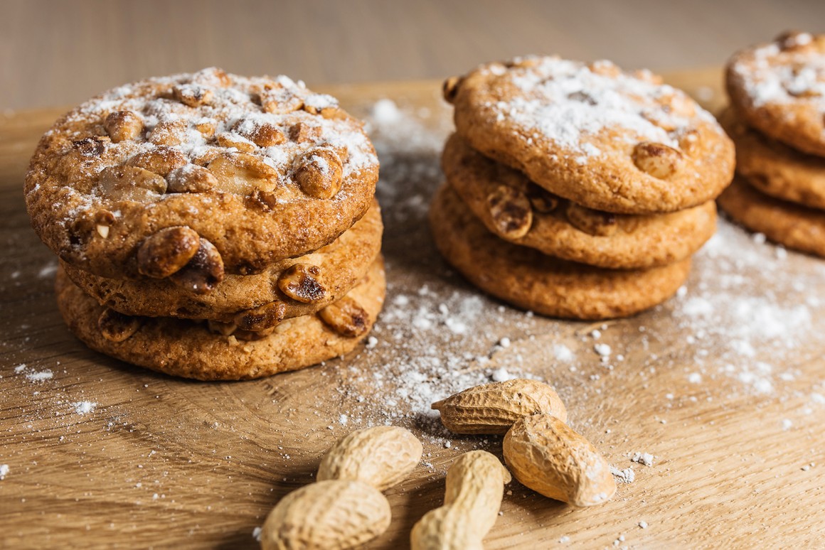 Weihnachtliche Erdnusskekse mit Kardamom