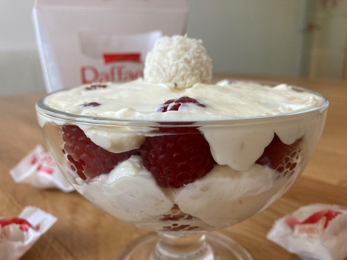 Raffaello® Creme mit Himbeeren