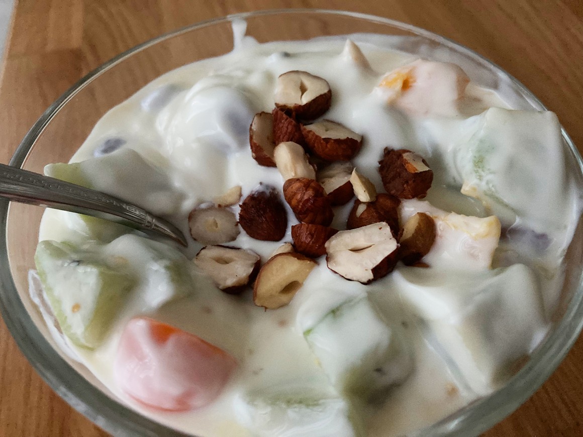 Exotischer Obstjoghurt
