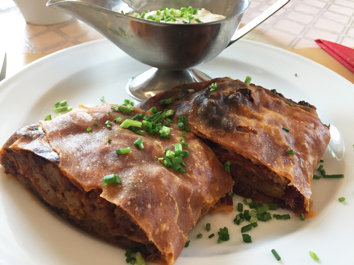 Gemüsestrudel mit Hackfleisch