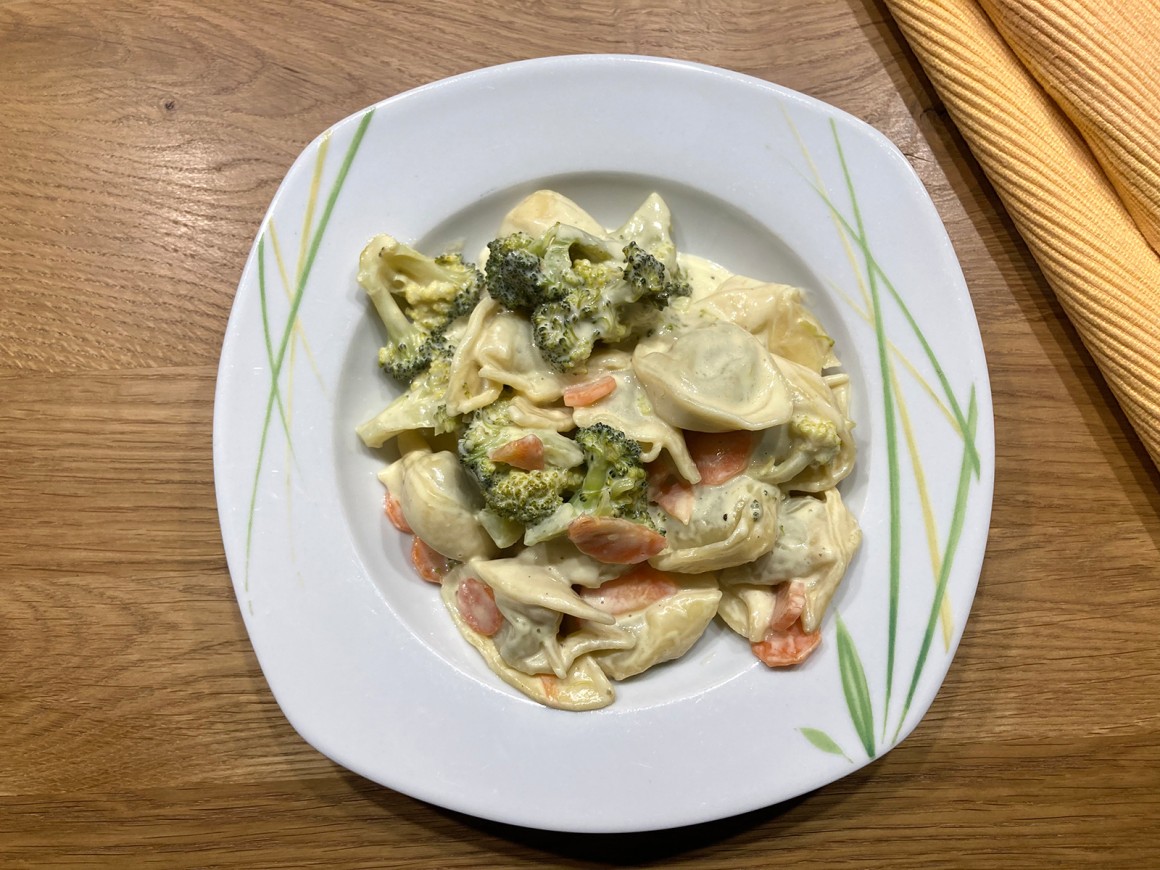 Tortelloni in Käsesahnesoße