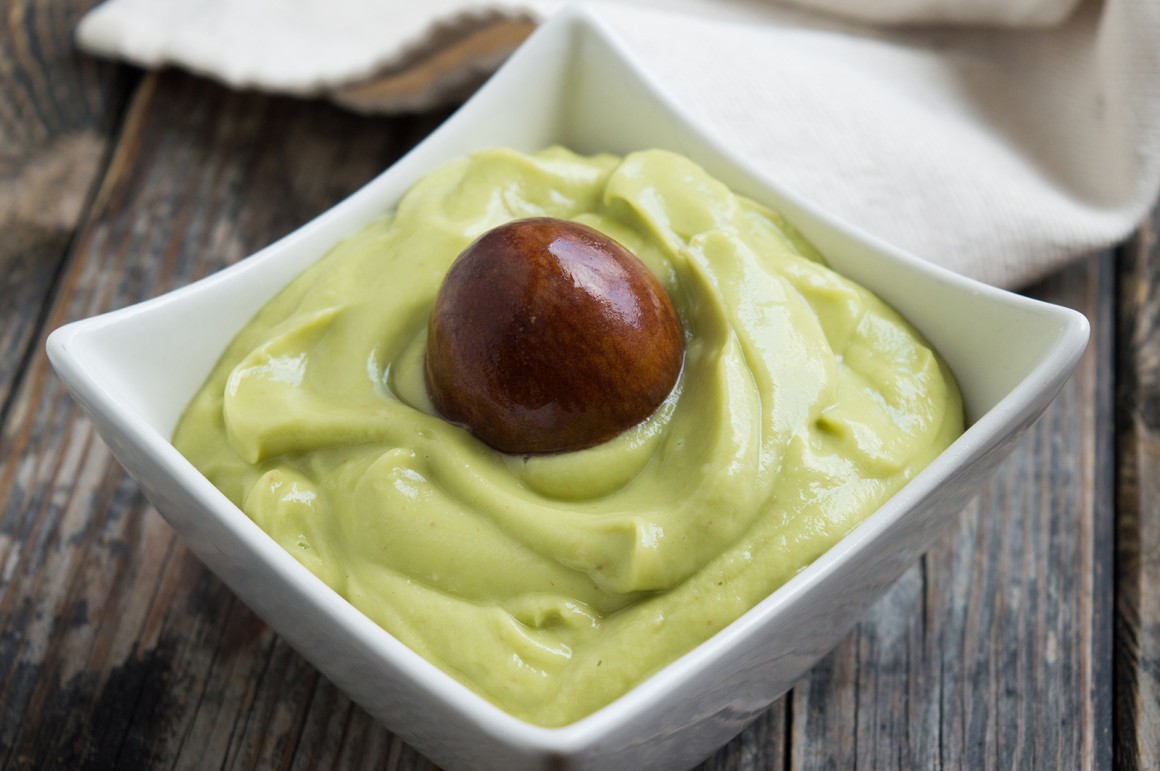 Avocado-Dip mit Senf