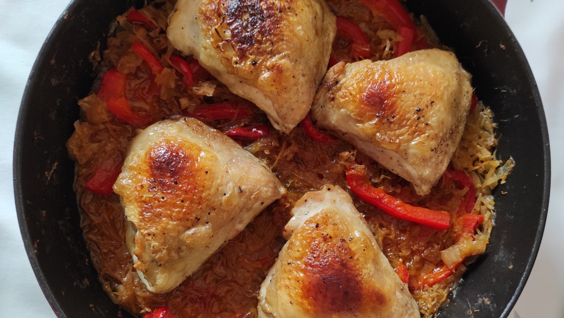 Hühnchen auf Paprika-Kraut