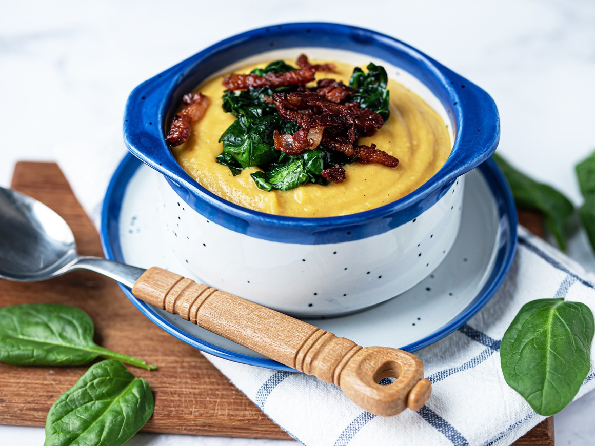 Gelbe Erbsensuppe mit Speck