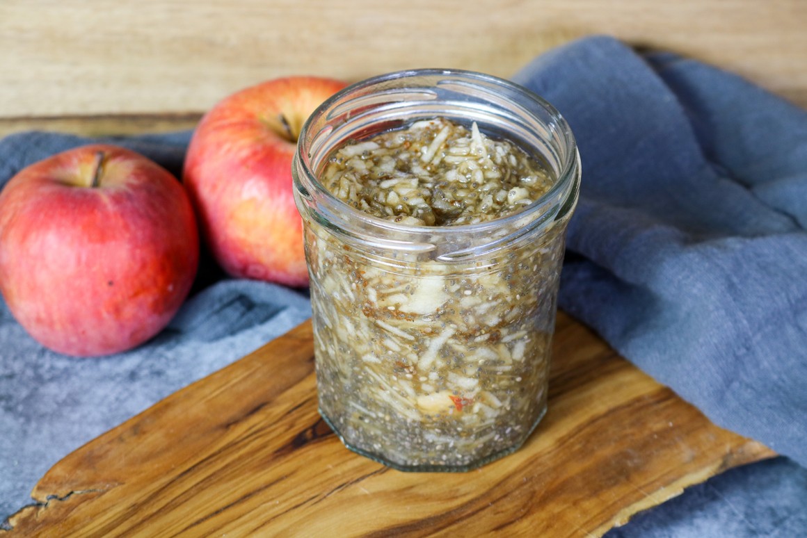Zimt-Chiagel mit Apfelflocken