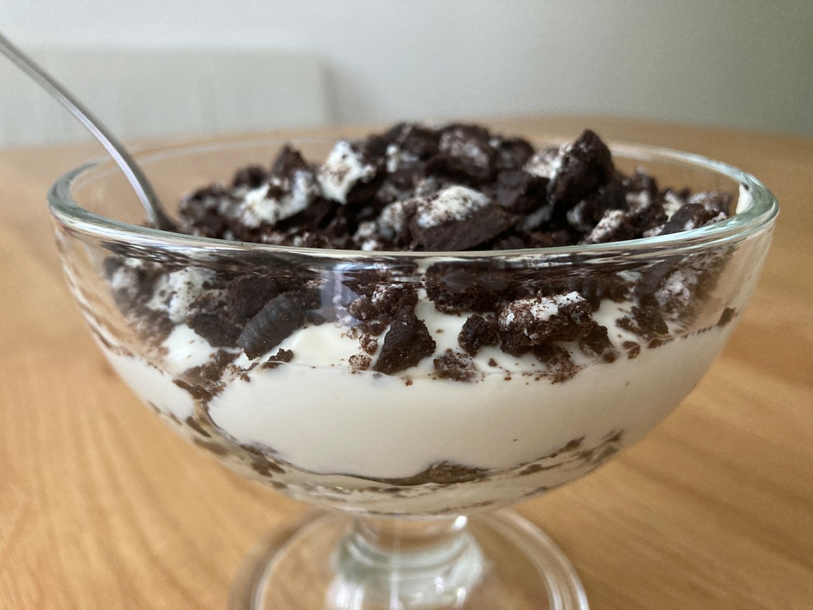 Mascarpone-Frischkäse-Creme mit Oreo-Crumble