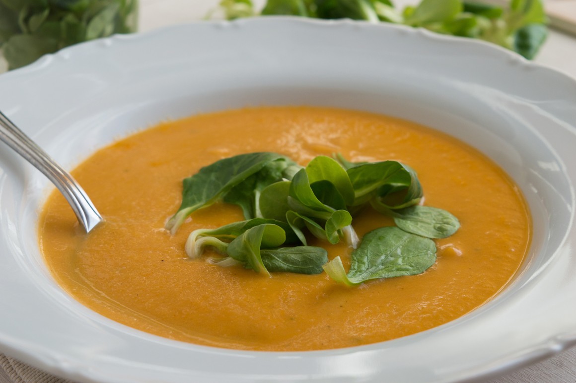 Kürbissuppe mit gebratenem Salat