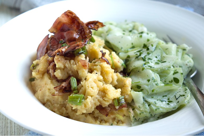 Kartoffelstampf mit Gurkensalat