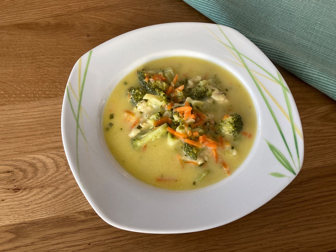 Käsesuppe mit Brokkoli