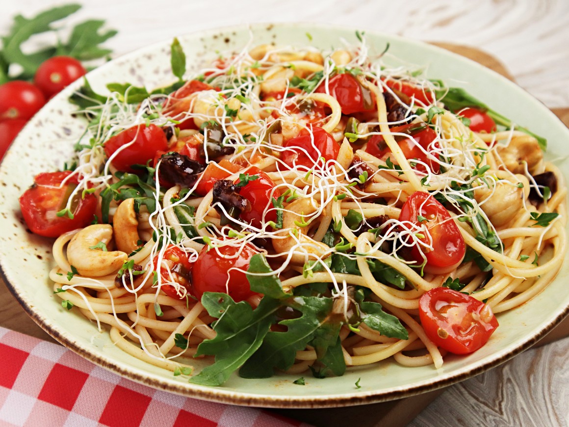 Nudeln mit veganer Tomatensauce