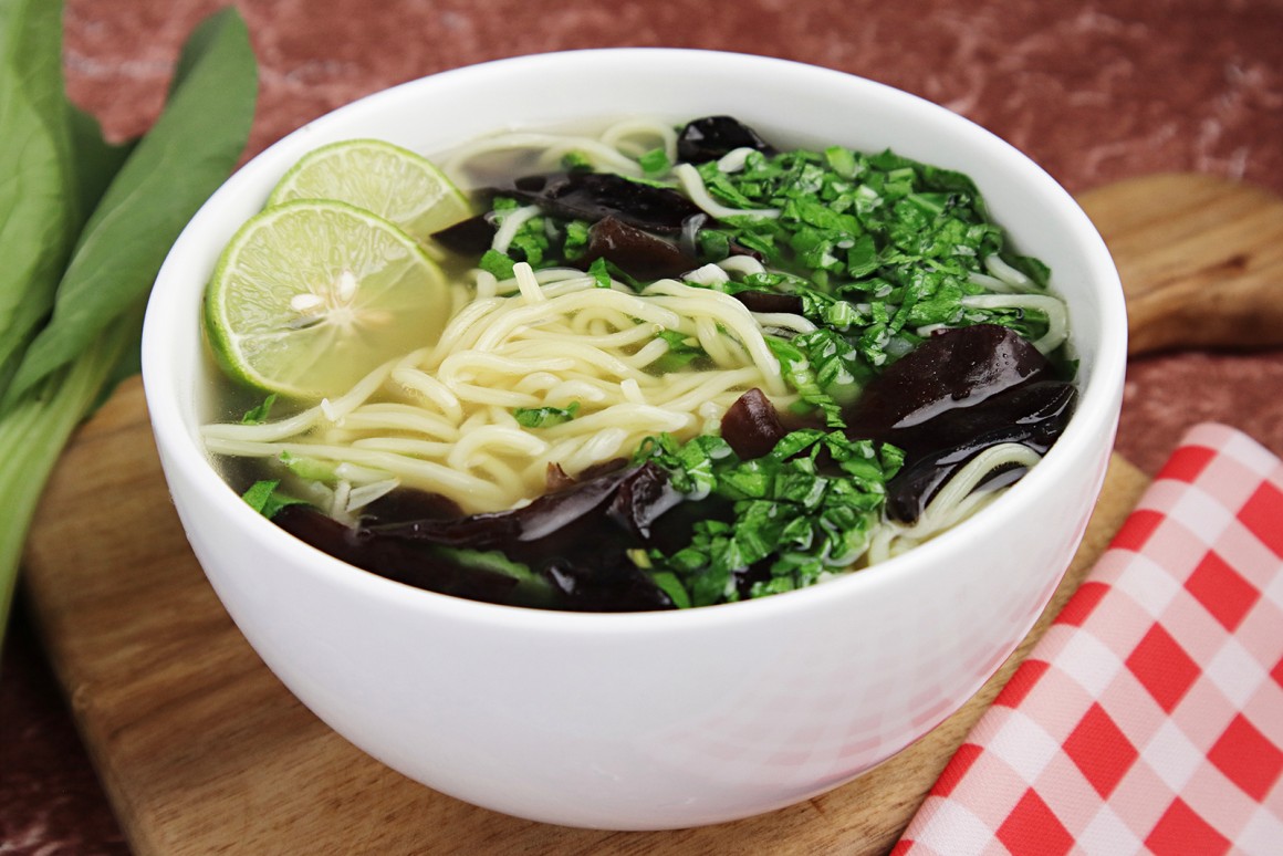 Soba-Nudeln mit Pak Choi