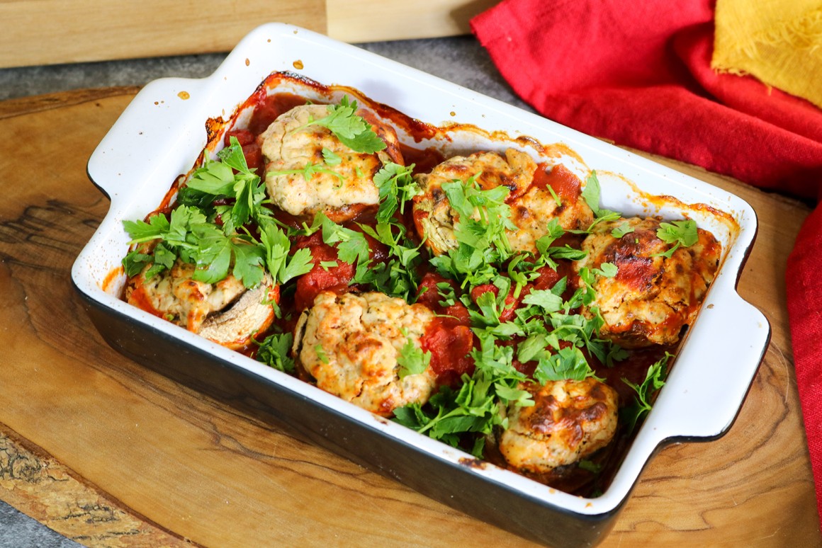Gefüllte Champignons mit Tomatensauce