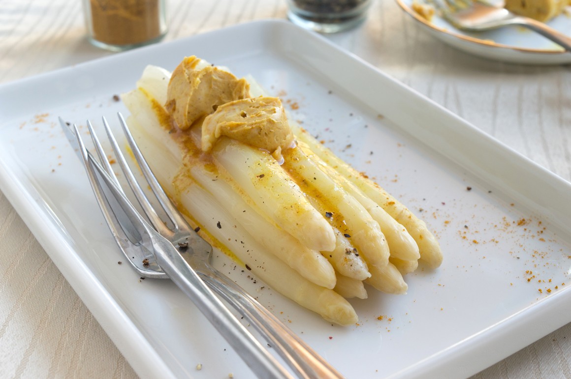 Weißer Spargel mit Currybutter - Rezept