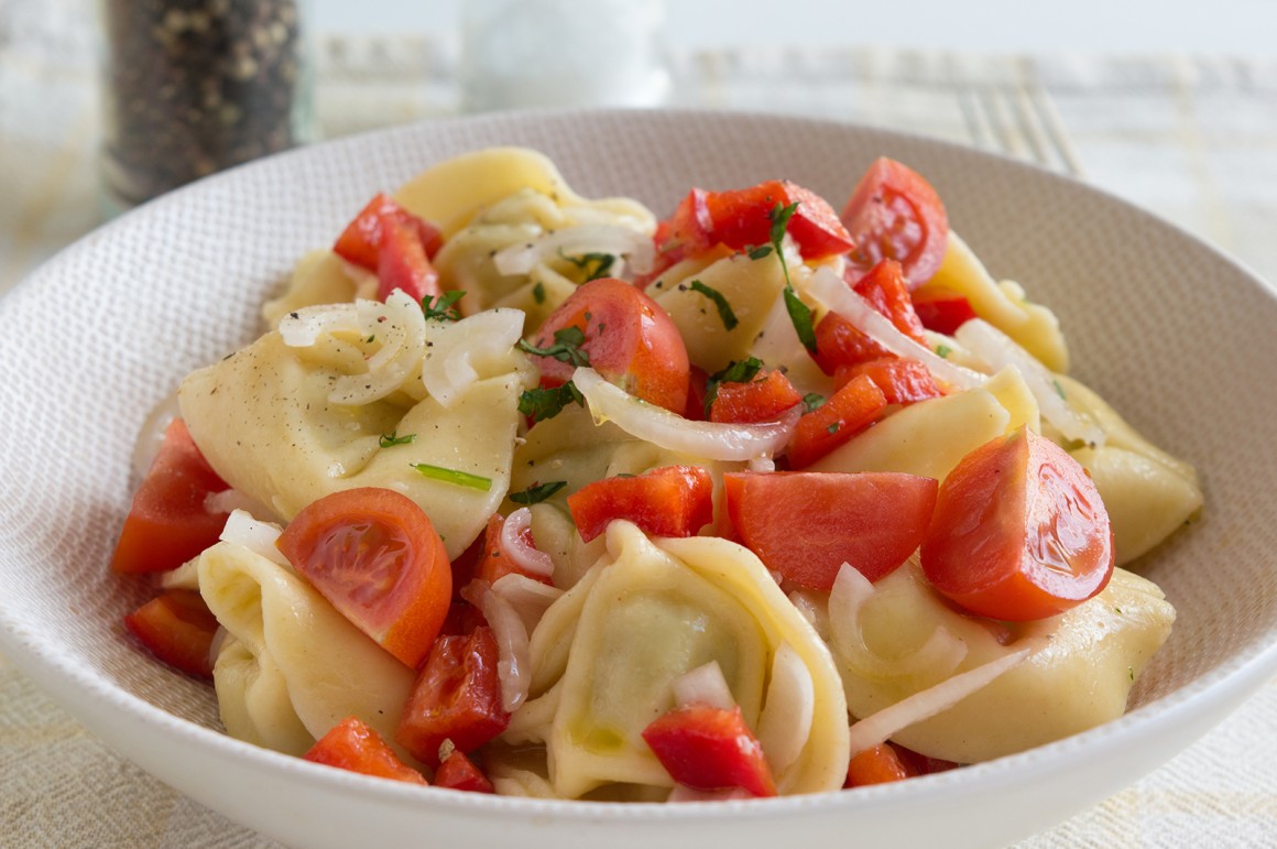 Vegetarischer Tortellinisalat