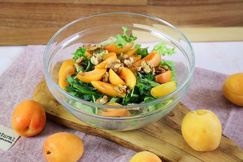 Sommer-Salat mit Aprikosen