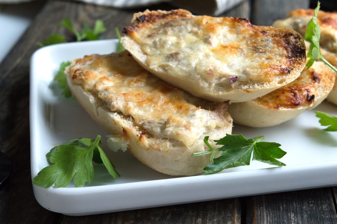 Überbackene Thunfisch-Brötchen