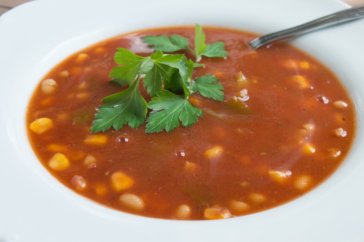 Tomatensuppe mit weißen Bohnen