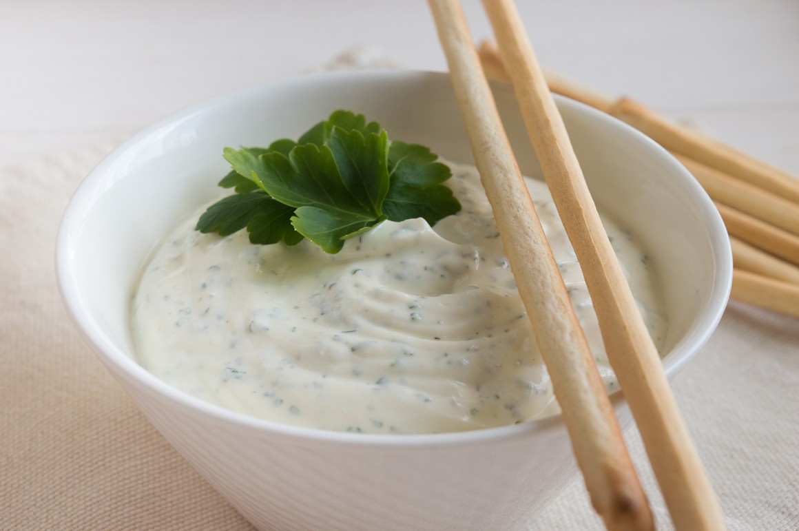 Kräuter-Joghurt-Sauce - Rezept