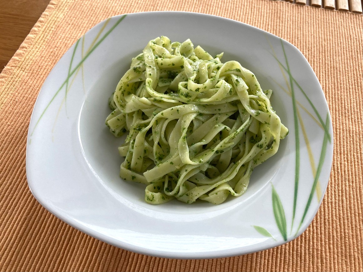 Fettuccine mit würzigem Pesto