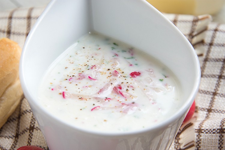Kalte Radieschen-Suppe mit Kräutern