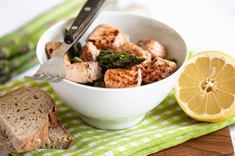 Spargelsalat mit Lachs