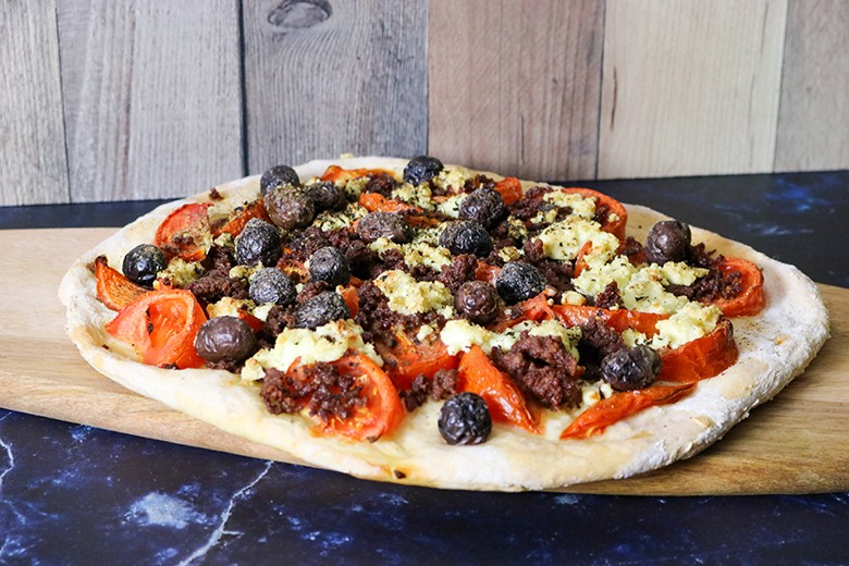 Kretanische Pizza mit Hackfleisch