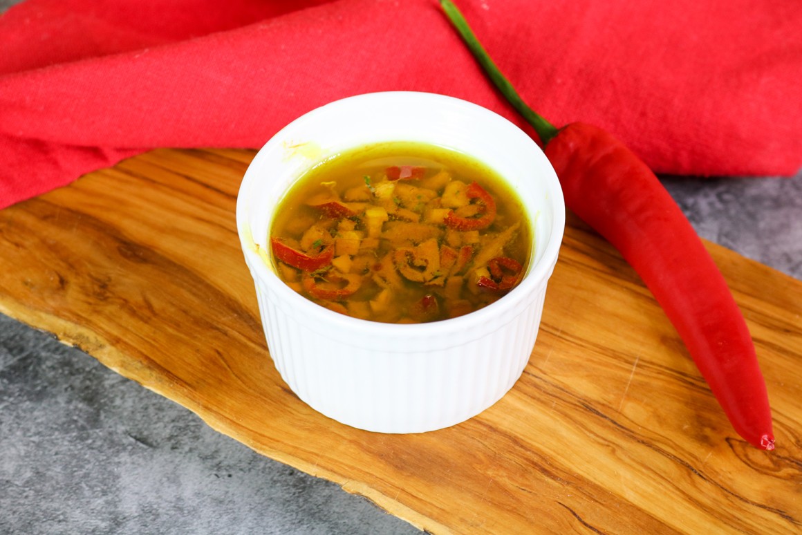 Pikante Currymarinade mit Knoblauch und Limette