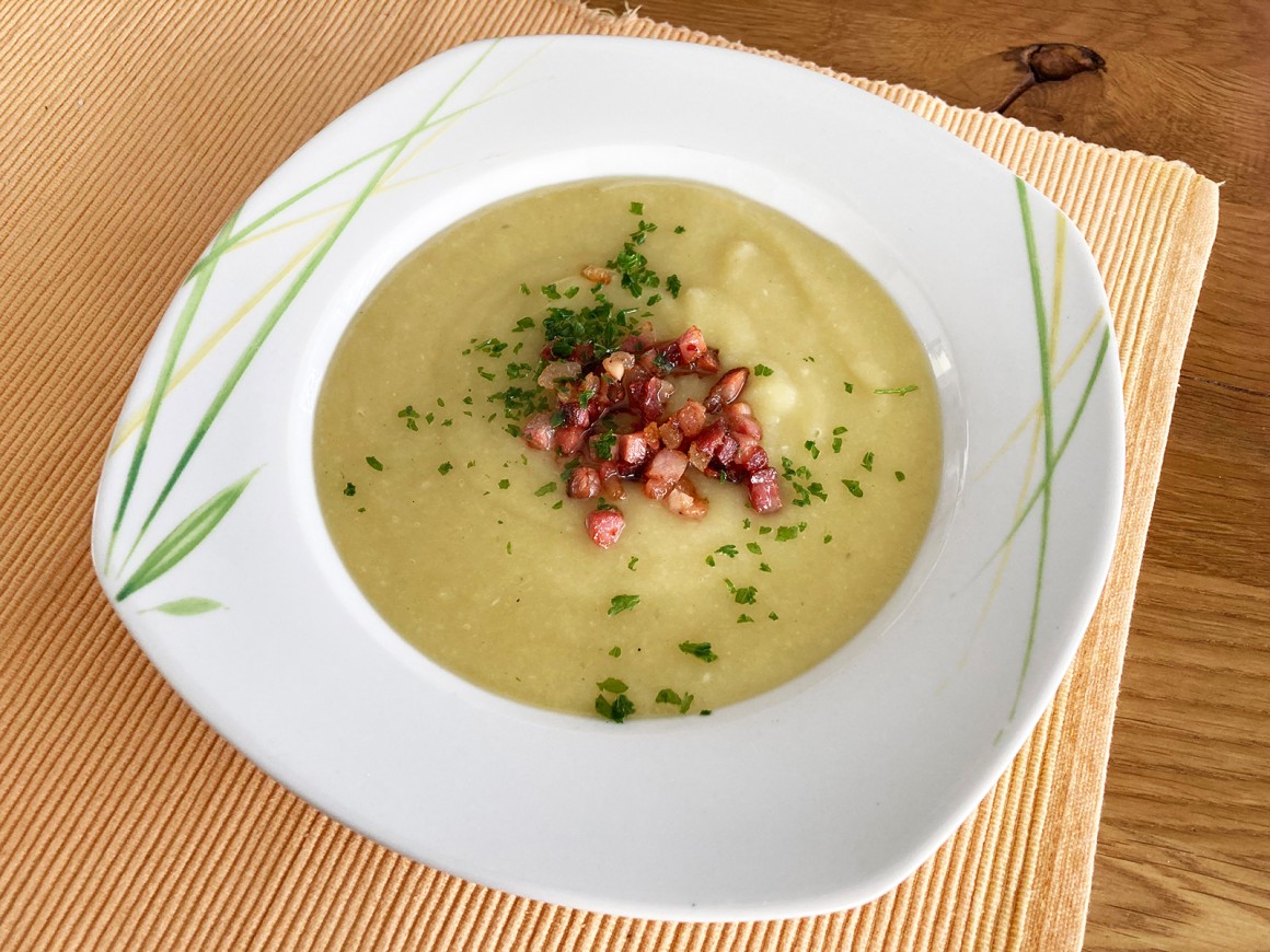 Suppe mit Lauch und Kartoffeln