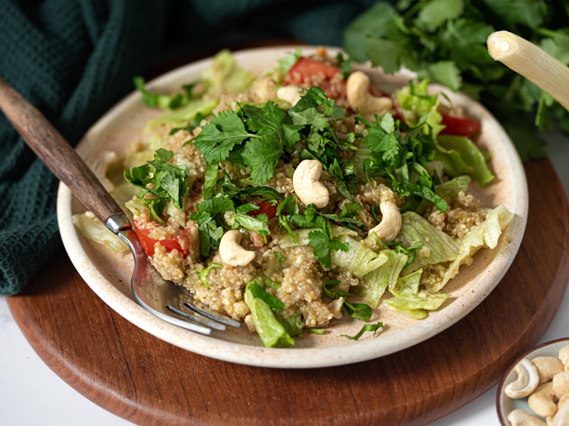 Eisbergsalat mit Quinoa und Tomaten - Rezept