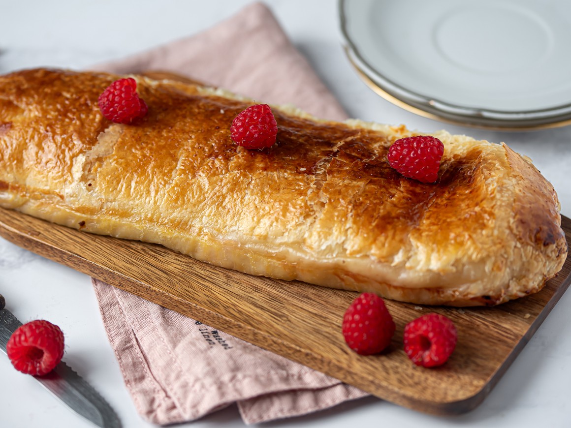 Quark-Strudel mit Himbeeren