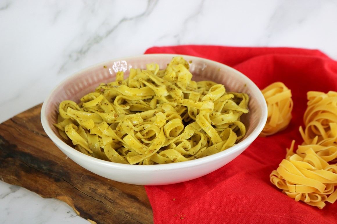 Fettuccine mit Pfeffer und Kräutern