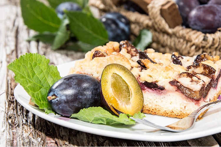 Zwetschgenkuchen mit Streuseln vom Blech
