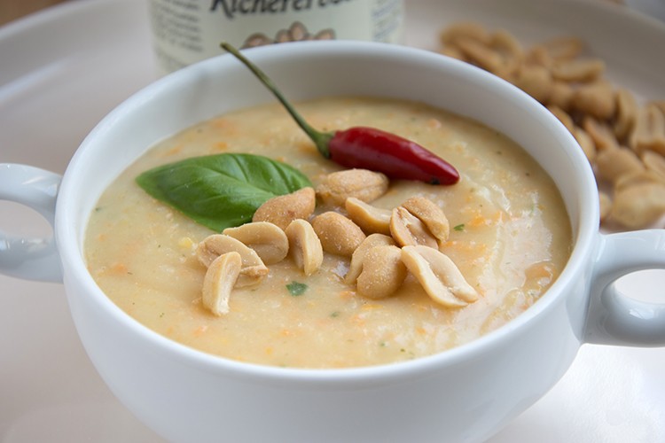 Cremige Kichererbsen-Erdnuss-Suppe