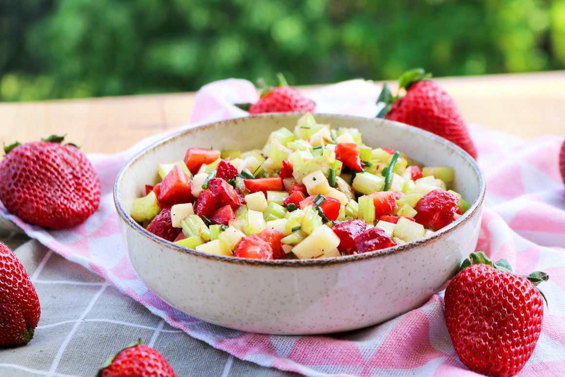Erdbeer-Staudensellerie-Salat