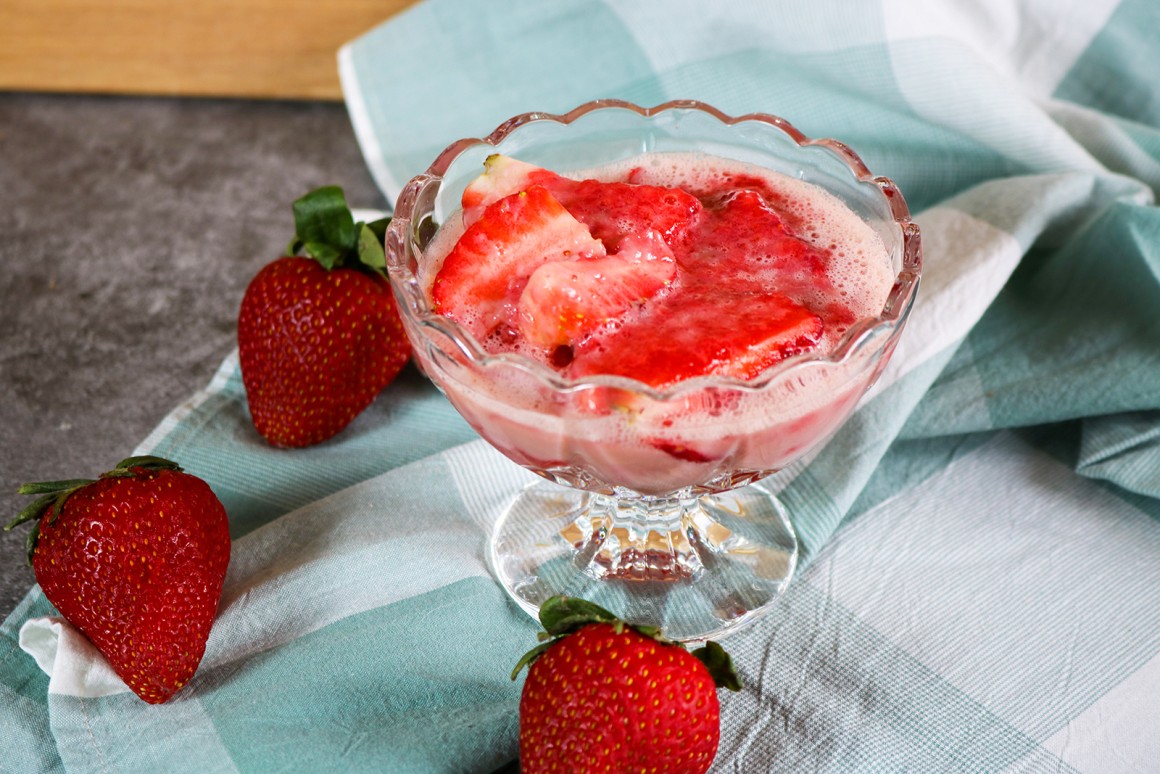 Weinschaumcreme mit Erdbeeren