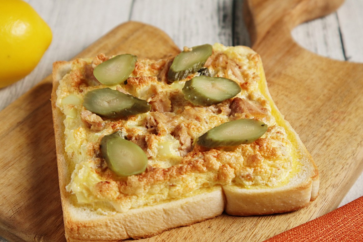 Überbackene Brotscheiben mit Thunfisch