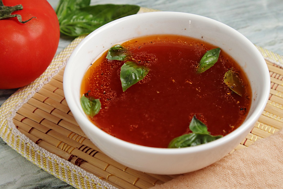 Klare Tomatenbrühe