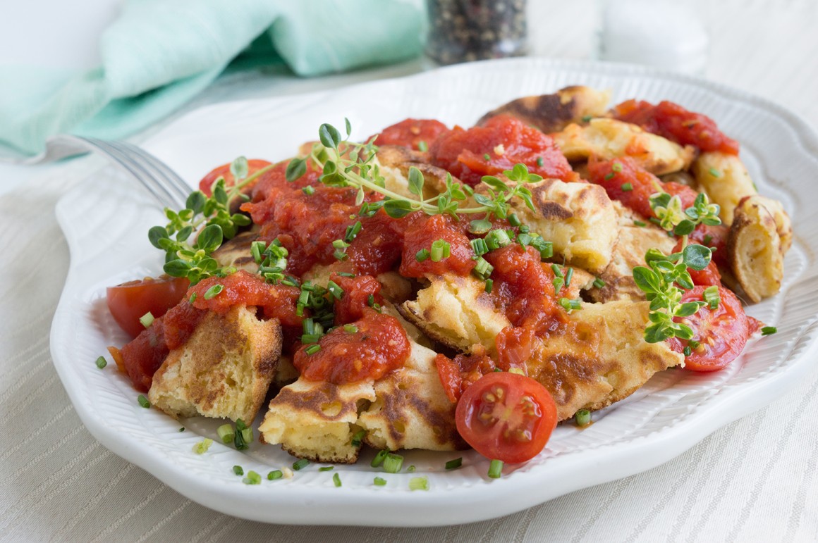 Kratzete mit Tomaten