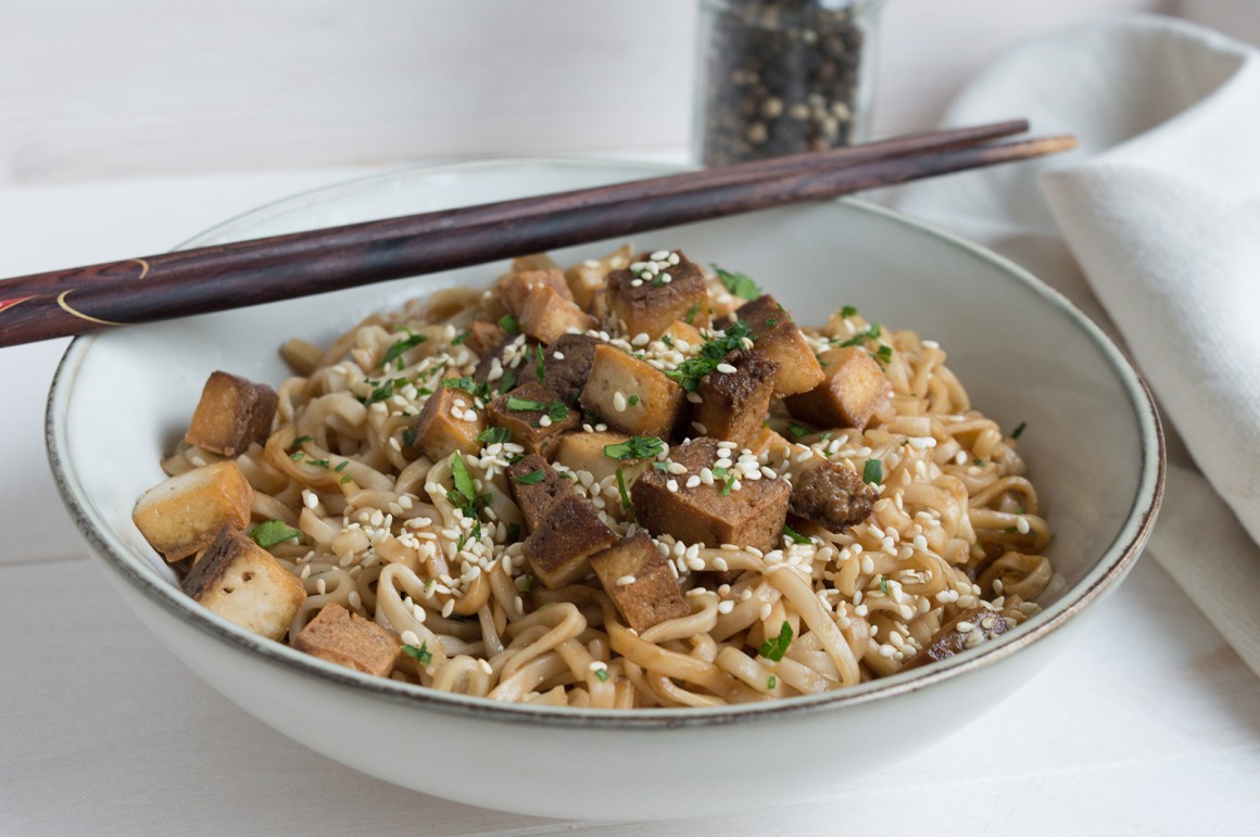 Soba Nudeln mit Sesam-Tofu