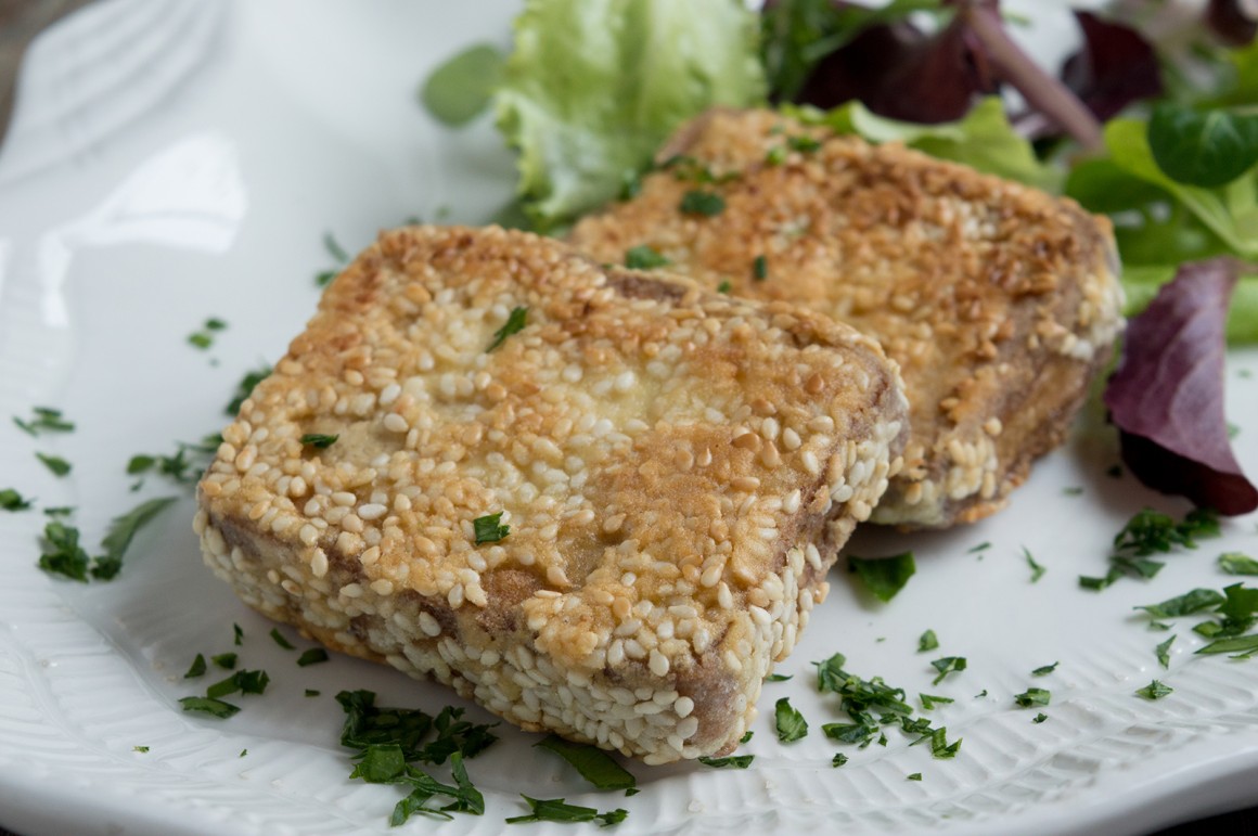 Tofuschnitzel in Sesampanade