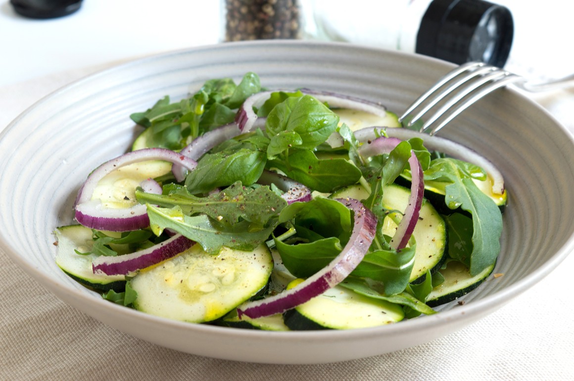 Zucchinisalat mit Minze