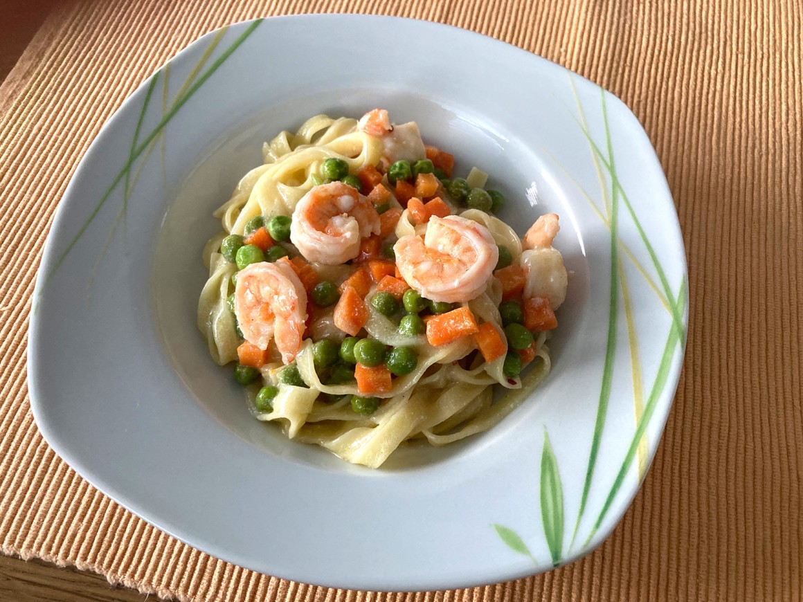 Pasta mit Garnelen und Erbsen