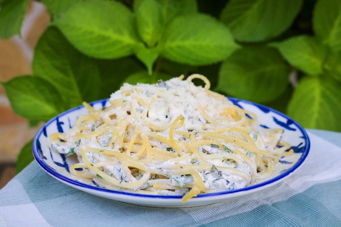Nudeln mit Joghurtsauce