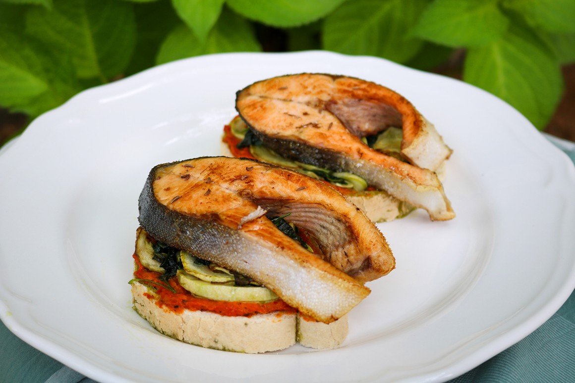 Toast mit Lachs und Spinat