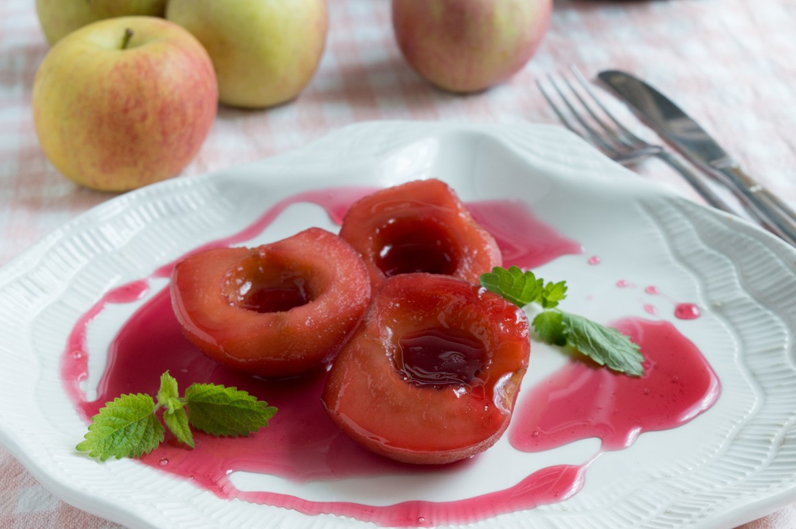 Gedünstete Rotwein-Äpfel