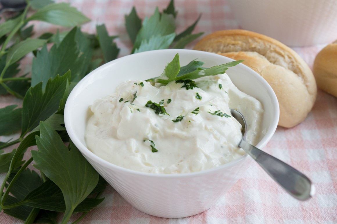 Schafskäse-Dip mit Kräutern - Rezept