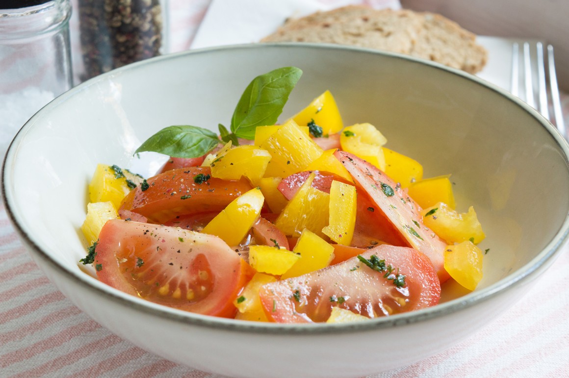 Tomaten-Paprika-Salat - Rezept