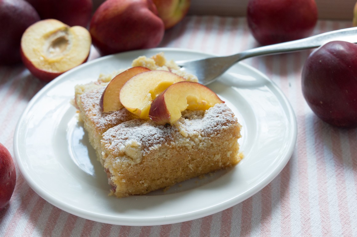 Nektarinenkuchen mit Streuseln